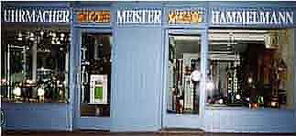 Foto vom Eingang zu Museum und Laden