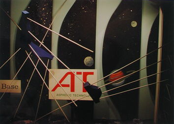 Die "aspherical Linse" im Hintergrund und davor Raumfahrzeuge.