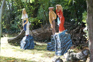 Drei Skulpturen aus der Serie "Papoly".