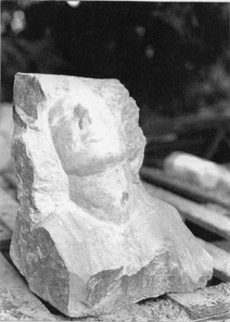 Stanislava, Dreiviertelprofil, Kalkstein, h 50 cm.